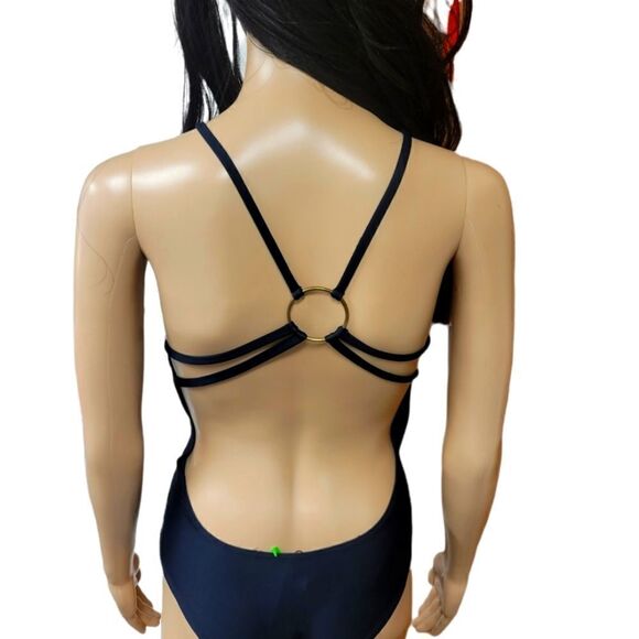 Ring Back One Piece Swimsuit - Picture 3 of 4